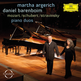 Argerich et Barenboim jouent au piano Mozart, Schubert et Stravinsky
