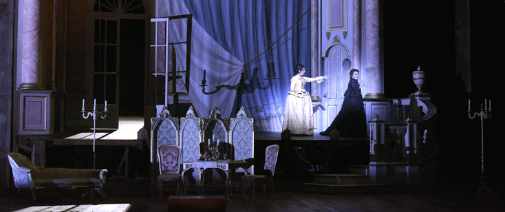 à l'Opéra Bastille (Paris), Adriana Lecouvreur de Cilea, vu par David McVicar