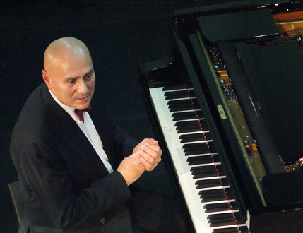 Irakly Avaliani joue Bach, Brahms, Prokofiev et Schubert à la Salle Cortot