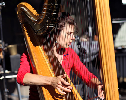 la harpiste Hélène Breschand joue Luc Ferrari et Kasper T. Toeplitz à Lyon