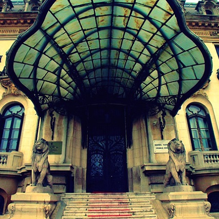 entrée du Palacio Cantacuzino, devenu Musée George Enescu de Bucarest