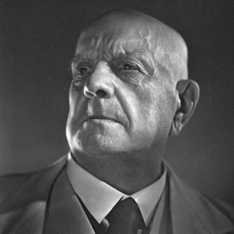 le compositeur finlandais Jean Sibelius photographié par Yousuf Karsh en 1945