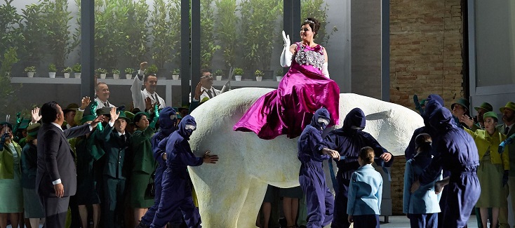 Turandot avec ours blanc, dans la mise en scène de Stefano Ricci et Gianni Forte